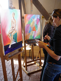 Naaktmodel schilderen vrouw tijdens vrijgezellenfeest in Breda